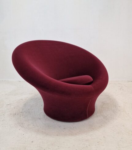 big-mushroom-armchair-by-pierre-paulin-for-artifort-2.jpg